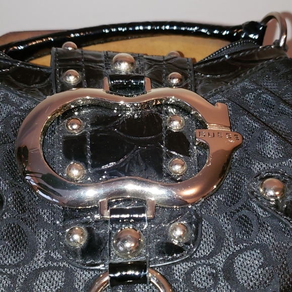 Guess - Picture 2 of 7